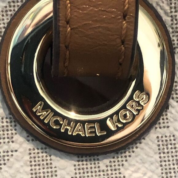 MICHAEL KORS White & Grey Jet Set Coated Canvas and Brown Leather Shoulder Bag - Picture 16 of 17